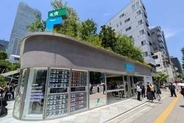 ファミマ初の旗艦店、麻布台に　試着室もある“次のコンビニ”