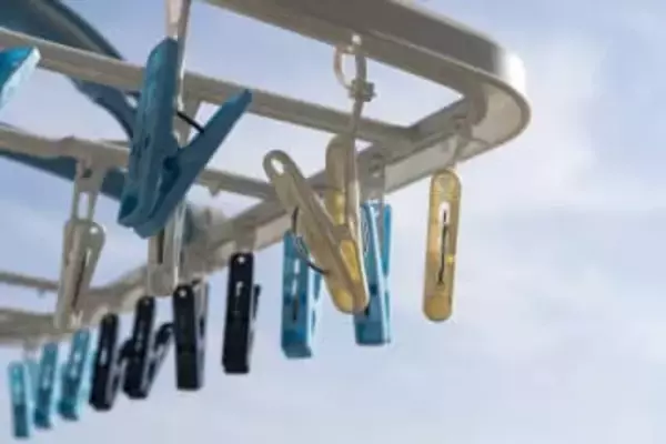 「角ハンガーのピンチが1つだけ壊れた」を救う100均アイテム【私の2025】