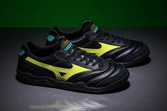 ミズノ、サッカーブーツベースのMORELIA LS「BRIGHT BLACK PACK」
