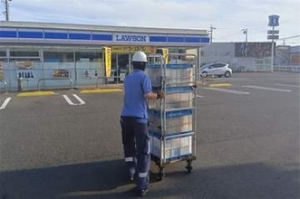 ローソン、常温・冷凍商品の納品を1日延長　月120台トラック削減