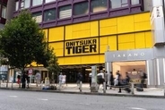 オニツカタイガー、新宿に世界最大フラッグシップ店 　ストII等のゲームも