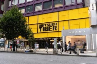 オニツカ、新宿に世界最大フラッグシップ店 　ストII等のゲームも