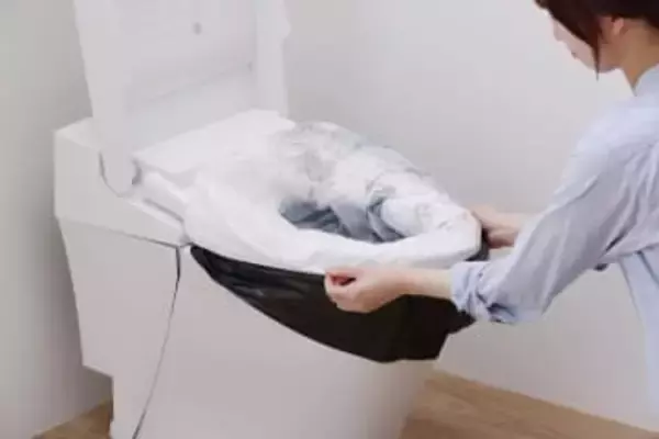アイリスオーヤマ、宮城県と開発した「非常用トイレ袋」