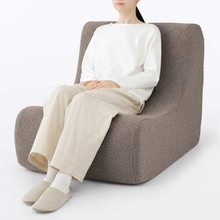 無印、ひとり時間ニーズに応える「ゆったり座れるパーソナルソファ」