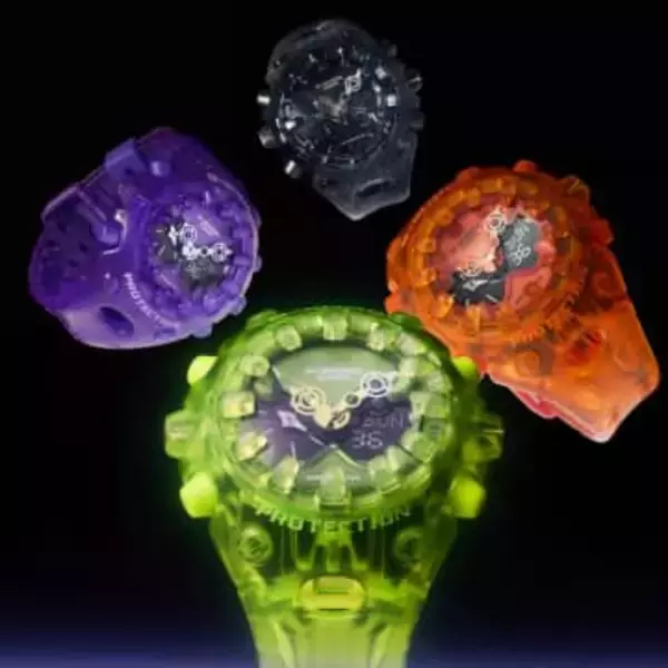 G-SHOCK、斬新デザイン「GA-V01」にY2Kクリアカラー