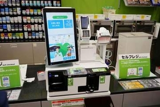 ファミリーマート、全店舗に新型POSレジ導入　有人・セルフを1台で