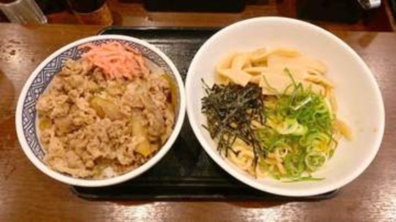 吉野家が油そば? 「牛丼・ラーメン“ふたすじ”経営」の起爆剤となるか
