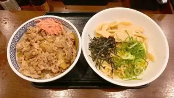 吉野家が油そば? 「牛丼・ラーメン“ふたすじ”経営」の起爆剤となるか