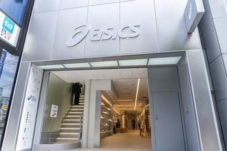 アシックスの新宿フラッグシップ店を見てきた　自分だけの1着を作れる