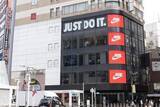 「ナイキ、新宿駅前に4フロアの大型店　4月10日オープン」の画像1