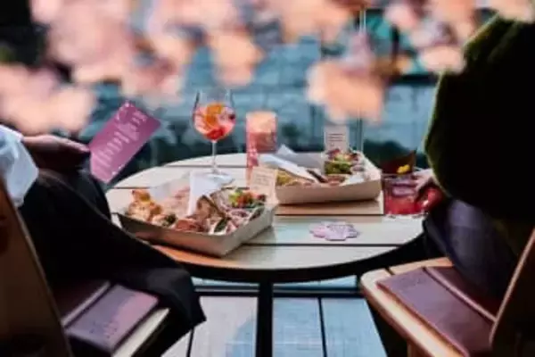 中目黒スタバ、花見用有料席 13500円　フード・ドリンク付き