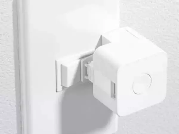 サンワサプライ、貼り付けるだけで既存スイッチをスマート化できるIoT指ロボットを発売