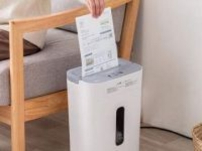 コンパクトながら容量15L、静音仕様の家庭用シュレッダー「400-PSD078」、サンワサプライが発売