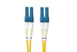 コネクタの出っ張りを抑え、狭い場所でも配線しやすいOS2準拠のシングルモード光ファイバーケーブル、サンワサプライが発売