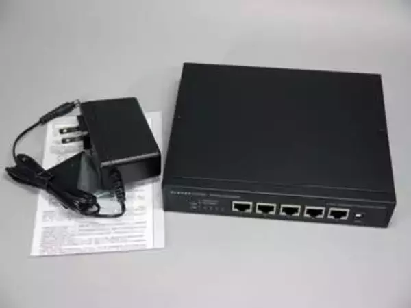 放熱の秘密は底面の大型パネルにあり！ プラネックスの10GBASE-Tスイッチ「FXXG-0005EM」【イニシャルB】
