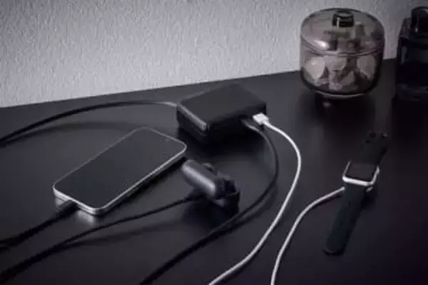 中国CCC認証のケーブル内蔵モバイルバッテリー「DE-C79-10000」、エレコムが発売