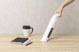 「手の届く場所に置いてサッと掃除できるハンディクリーナー、ニトリが発売」の画像1
