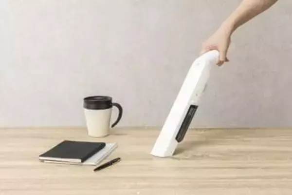 手の届く場所に置いてサッと掃除できるハンディクリーナー、ニトリが発売