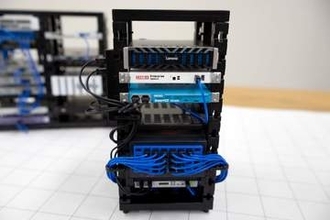6月11日発売の「手のひらネットワーク機器4」、みっちり配線できるスマート光スイッチなど、制作陣のこだわりを紹介　コンセプトはInterop Tokyo 2025の「ShowNet」