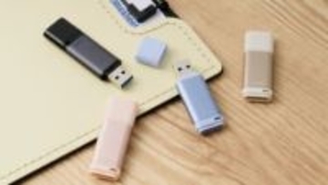キャップ付き、カラバリ4色のUSBメモリ、エレコムが発売