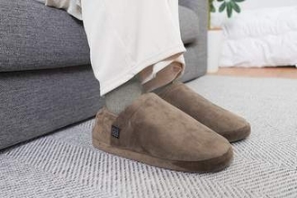 足底のヒーターで温める「どこでも床暖スリッパ」、サンコーが発売