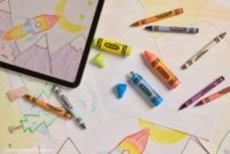 サンディスク、クレヨラ公認のクレヨン型USBメモリ「SANDISK Crayola USB-C フラッシュドライブ」発売