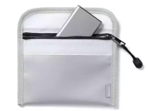 サンワサプライ、難燃性モバイルバッテリーケース2サイズを発売