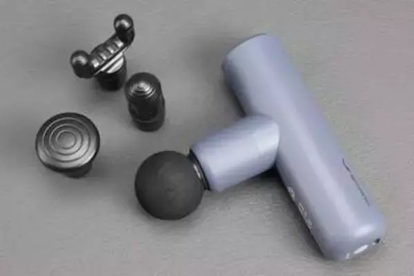 もっと早く買えばよかった!!　デスクワークの肩こり対策にマッサージガンを使ったら気持ちよすぎてクセになった件【テレワークグッズレビュー】