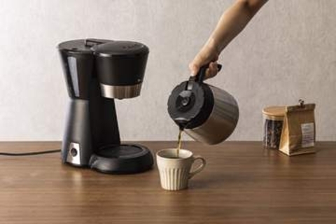 8杯分をまとめて淹れ、電気を使わず保温・保冷。真空断熱ポット採用のコーヒーメーカー、ニトリが発売
