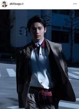 母はスーパーモデル...冨永章胤、ランウェイで最強DNA炸裂ショット　「カッコいい」「いつ観てもすごい等身」