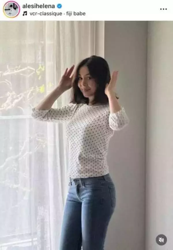 母親は後藤久美子...エレナ・アレジ・後藤、ヘソ出しキャミソール×スウェットで　レベチの透明感に衝撃