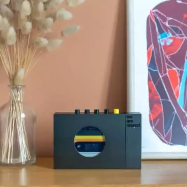 初代ウォークマンにインスパイア　フランス発のカセットプレーヤー