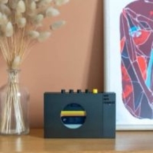 初代ウォークマンにインスパイア　フランス発のカセットプレーヤー