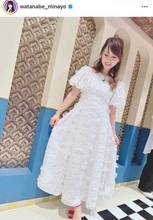 渡辺美奈代、肩出し水色ロングドレス姿で女神降臨ショット　変わらぬ美しさにため息...「めちゃくちゃ綺麗」