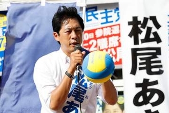 中道・前衆院議員が「奇抜衣装」批判に皮肉反論...「芸人ファッションで不愉快にさせた罪」の現実味