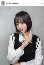 「役満ボディー」岡田紗佳、真っ赤なタイトスカート×ヒールで神スタイル　「可愛すぎます！！！」「おかぴー完璧！」