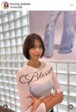 「何頭身あるの？」「可愛すぎる」...小久保春菜、衝撃の神スタイルなブラックコーデ　父親はプロ野球監督