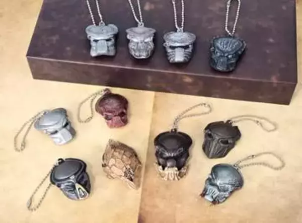 映画「プレデター」のマスクを立体化したカプセルトイ　7作品から