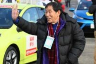 欽ちゃん元気そう...！萩本欽一84歳、「仮装大賞」ゴージャス衣装で香取慎吾と笑顔2ショット