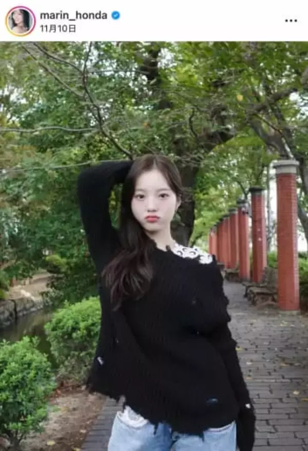 本田真凜、氷上で煌びやか衣装＆髪をアップに「激カワ」ショット　「美しい！」「最高にかわいい」