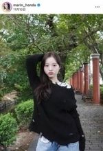 本田真凜、氷上で煌びやか衣装＆髪をアップに「激カワ」ショット　「美しい！」「最高にかわいい」