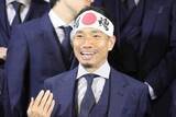 「サッカー日本代表、事前合宿地メキシコへ　長友佑都、成田で「闘魂」日の丸ハチマキに歓声→到着時はカウボーイハットで歓迎」の画像1