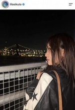 幾田りら、カーキのミニスカあわせたコーデで...ライブのオフショットに反響　「めちゃくちゃかわいい」