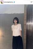 「長濱ねる、肩出し黒ノースリでかわいさ限界突破　カメラを見上げて微笑む自撮りアップショット」の画像1