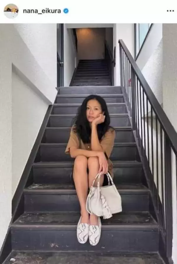 榮倉奈々、白ミニ丈ワンピ×ストライプシャツで異次元スタイルの美貌　「相変わらず、綺麗」「素敵すぎます」