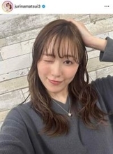 松井珠理奈＆ボイメン・辻本達規、夫婦ラブラブショット...愛犬も一緒に　「幸せが滲み出てる」「カワイイ家族」
