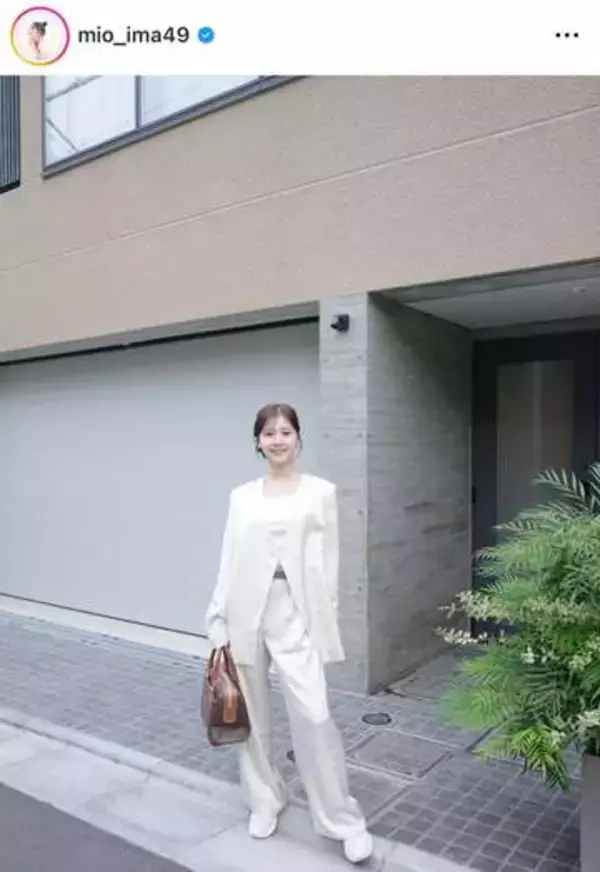 今井美桜、肩出しさわやかノースリブラウス＆振り向き笑顔で超キュート　「可愛いさスーパーパーフェクト」