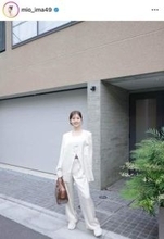 今井美桜、肩出しさわやかノースリブラウス＆振り向き笑顔で超キュート　「可愛いさスーパーパーフェクト」