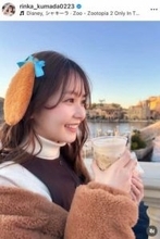 久間田琳加、ミニ丈×ブーツで頬に手を添えるポーズに...キュン　「信じられない可愛さ」「反則級です」