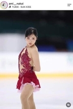 フィギュア・中井亜美、ラフなTシャツコーデもかわいすぎ...スマホ片手に自撮りパシャリ　氷上と雰囲気変わって